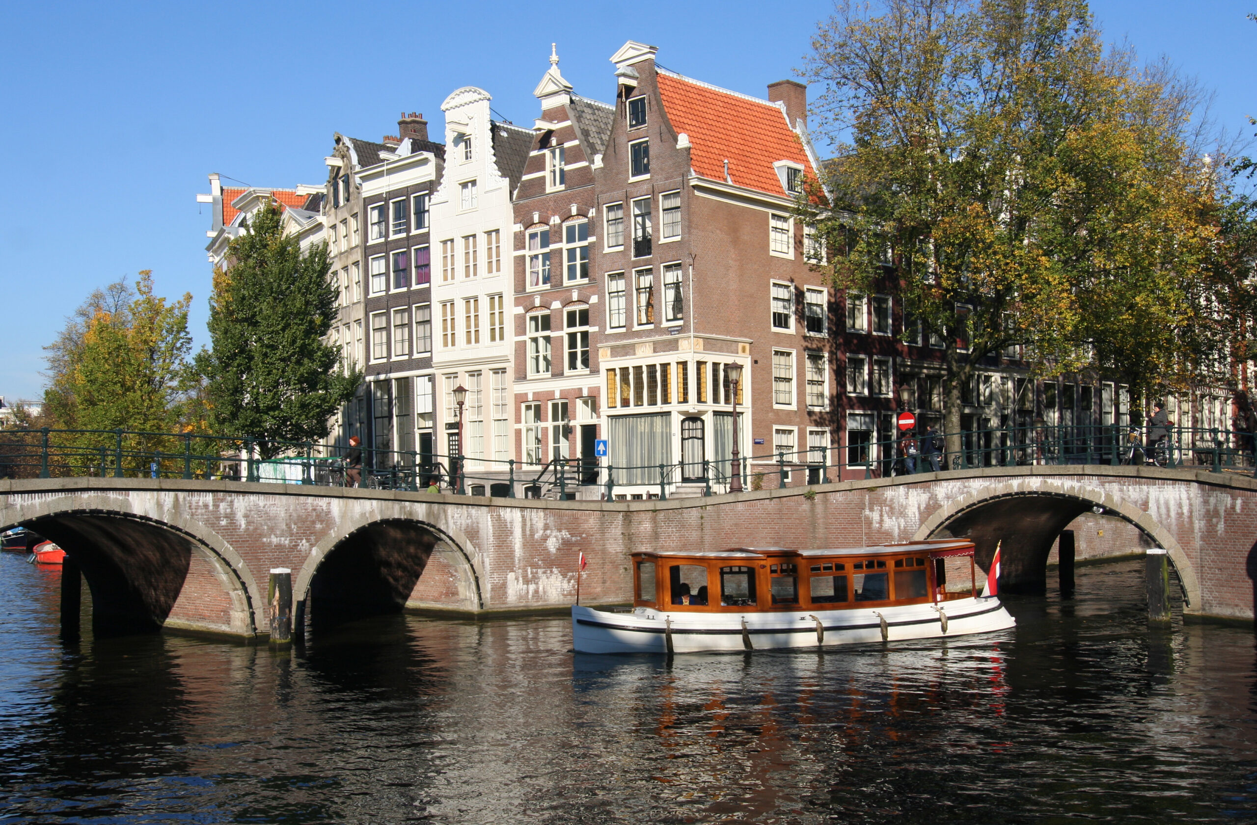 Historical,Touring,Boat,In,An,Amsterdam,Canal